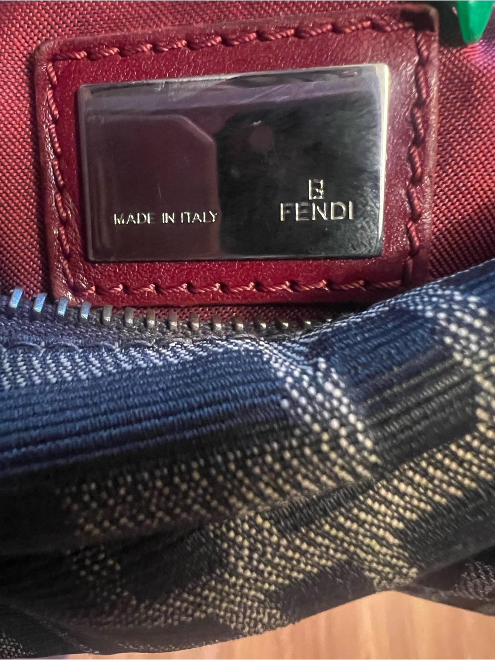 Authentic: VINTAGE FENDI ZUCCA W/RED LEATHER OYSTER SHOULDER BAG ITALY - Picture 10 of 14